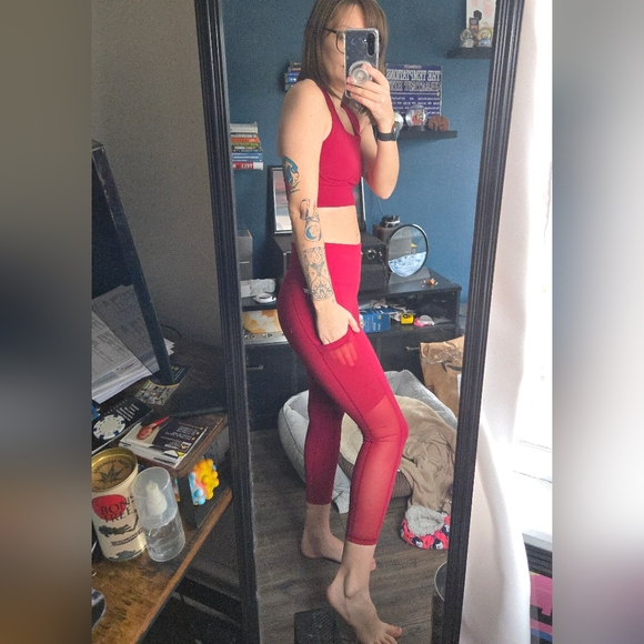 Fabletics Workout set - Picture 2 of 3